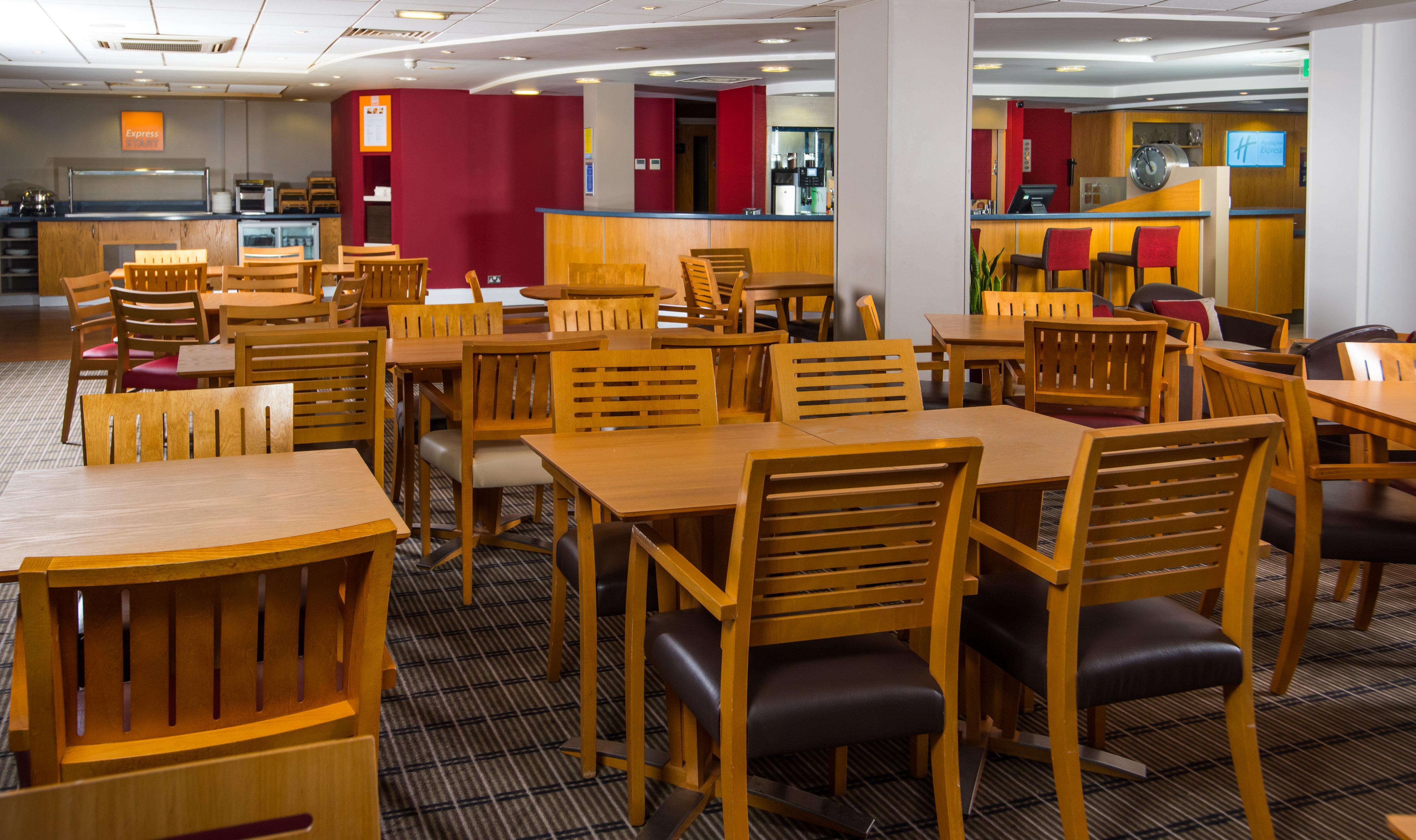 Holiday Inn Express Swansea East By Ihg Bagian luar foto