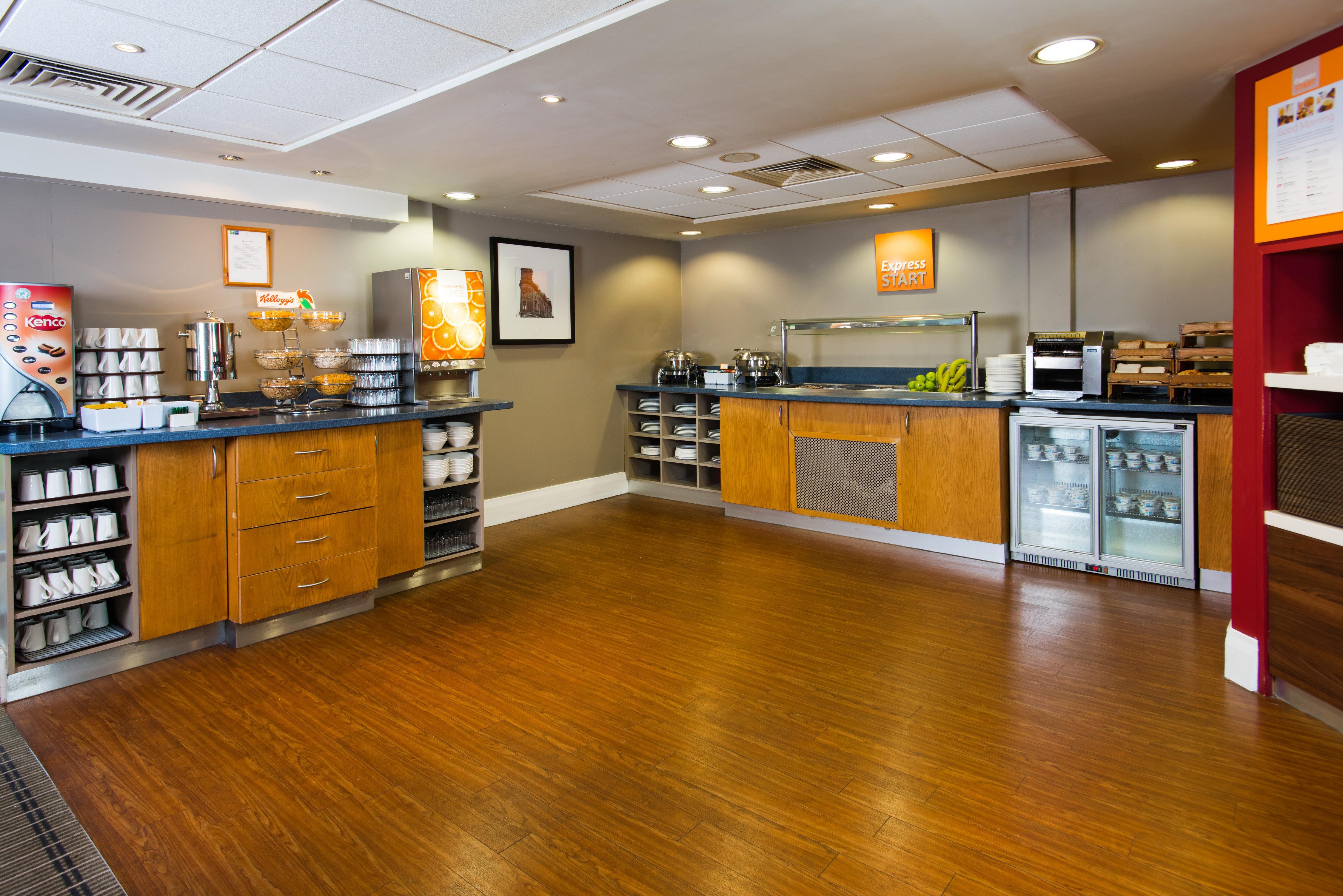 Holiday Inn Express Swansea East By Ihg Bagian luar foto
