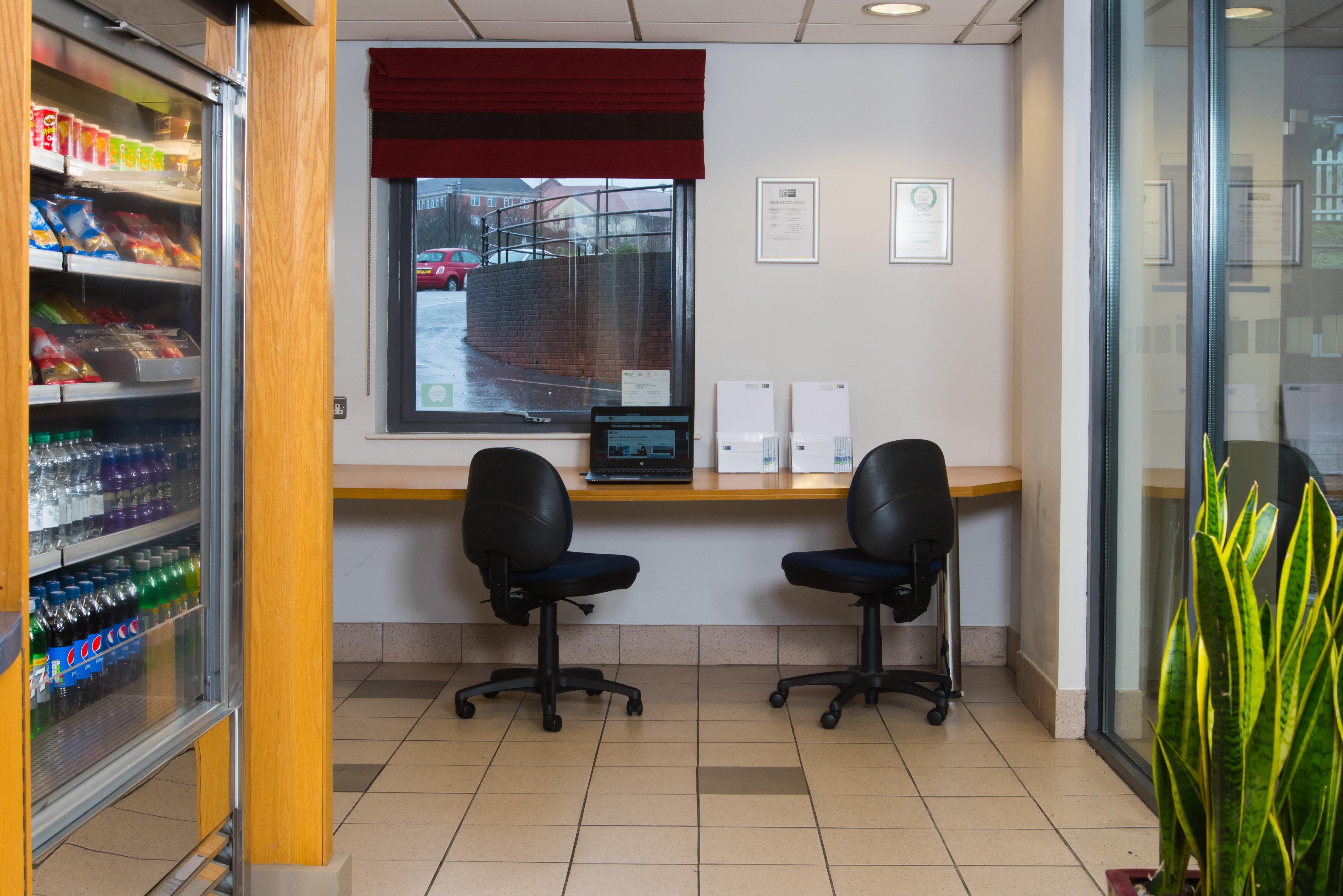 Holiday Inn Express Swansea East By Ihg Bagian luar foto