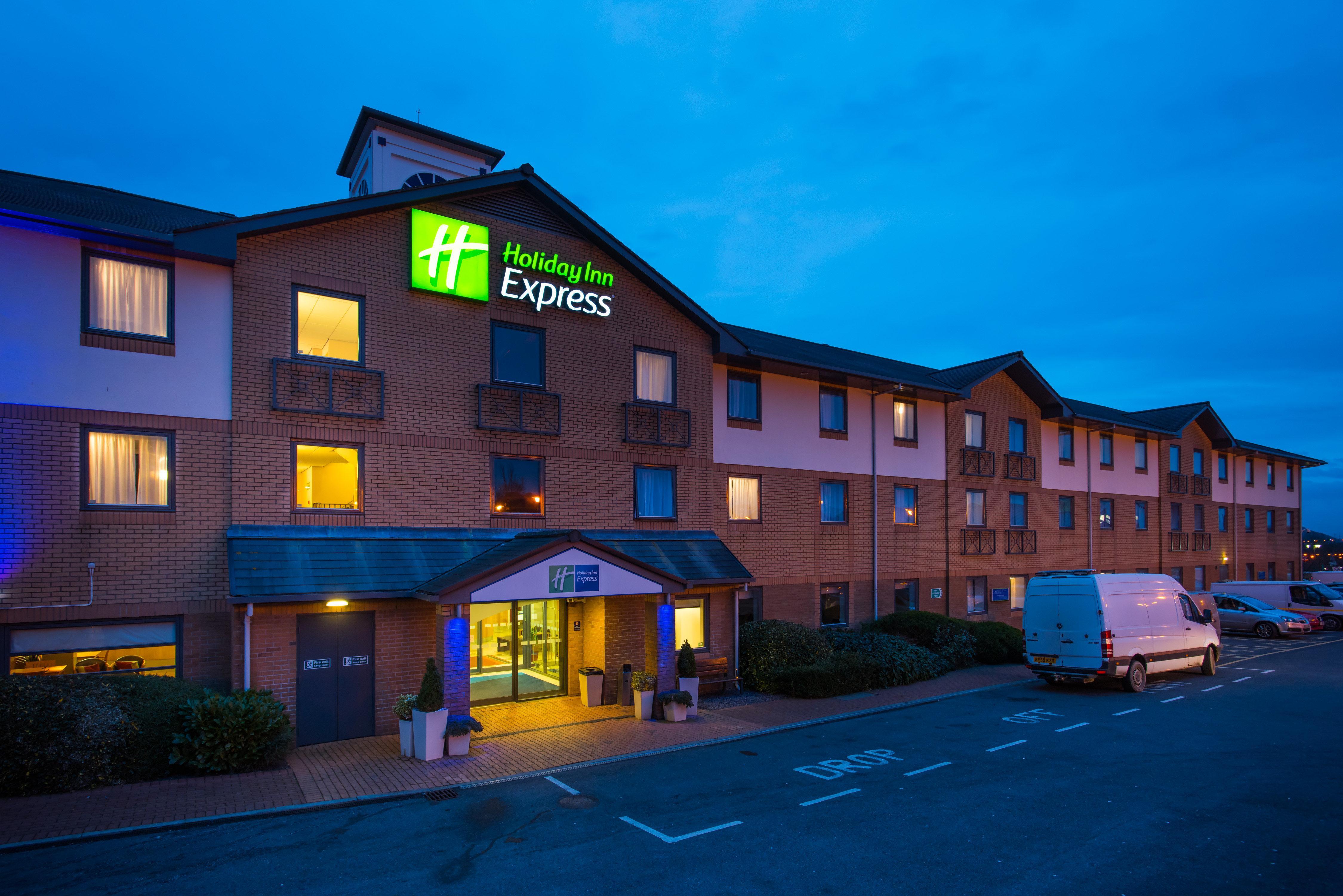 Holiday Inn Express Swansea East By Ihg Bagian luar foto