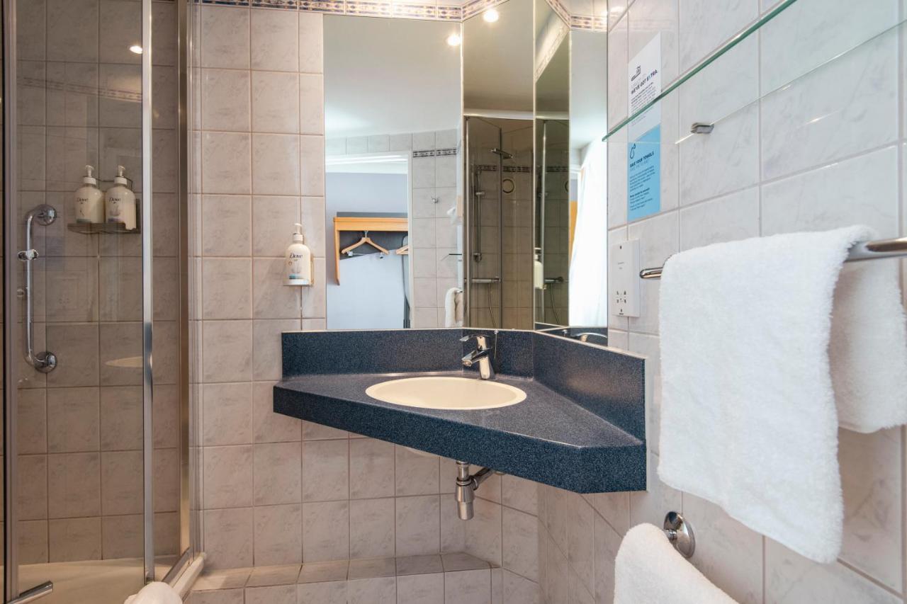 Holiday Inn Express Swansea East By Ihg Bagian luar foto
