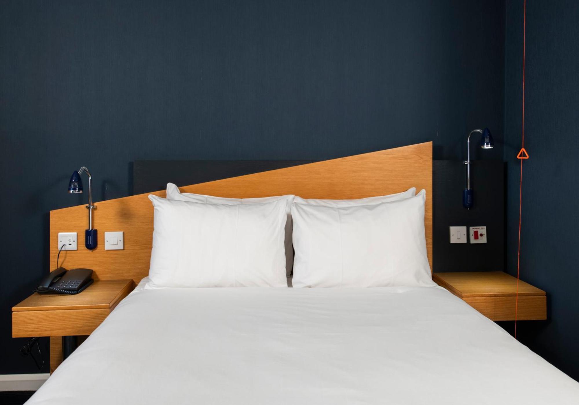 Holiday Inn Express Swansea East By Ihg Bagian luar foto