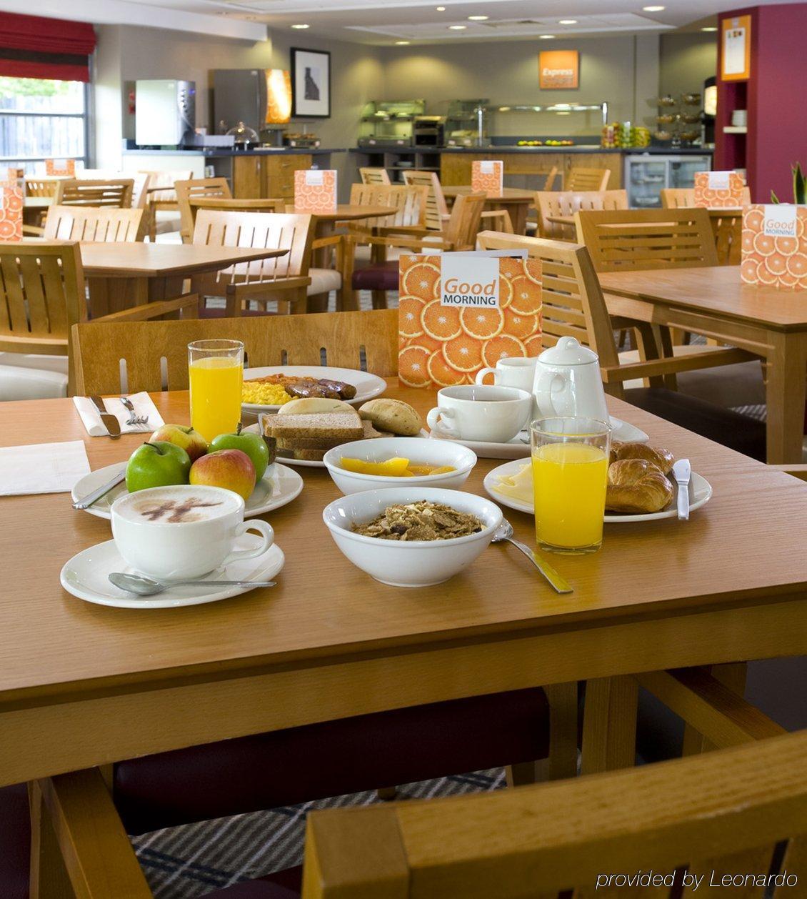 Holiday Inn Express Swansea East By Ihg Restoran foto