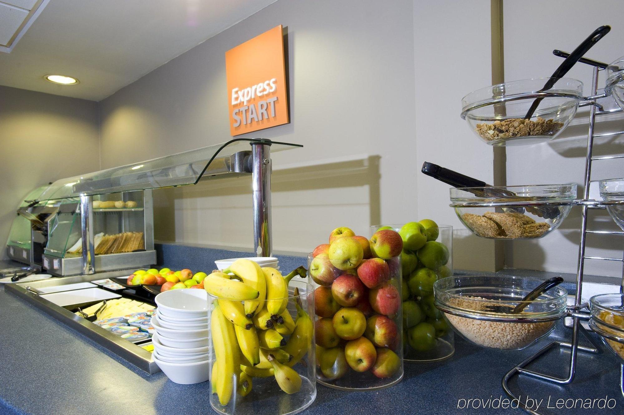 Holiday Inn Express Swansea East By Ihg Restoran foto