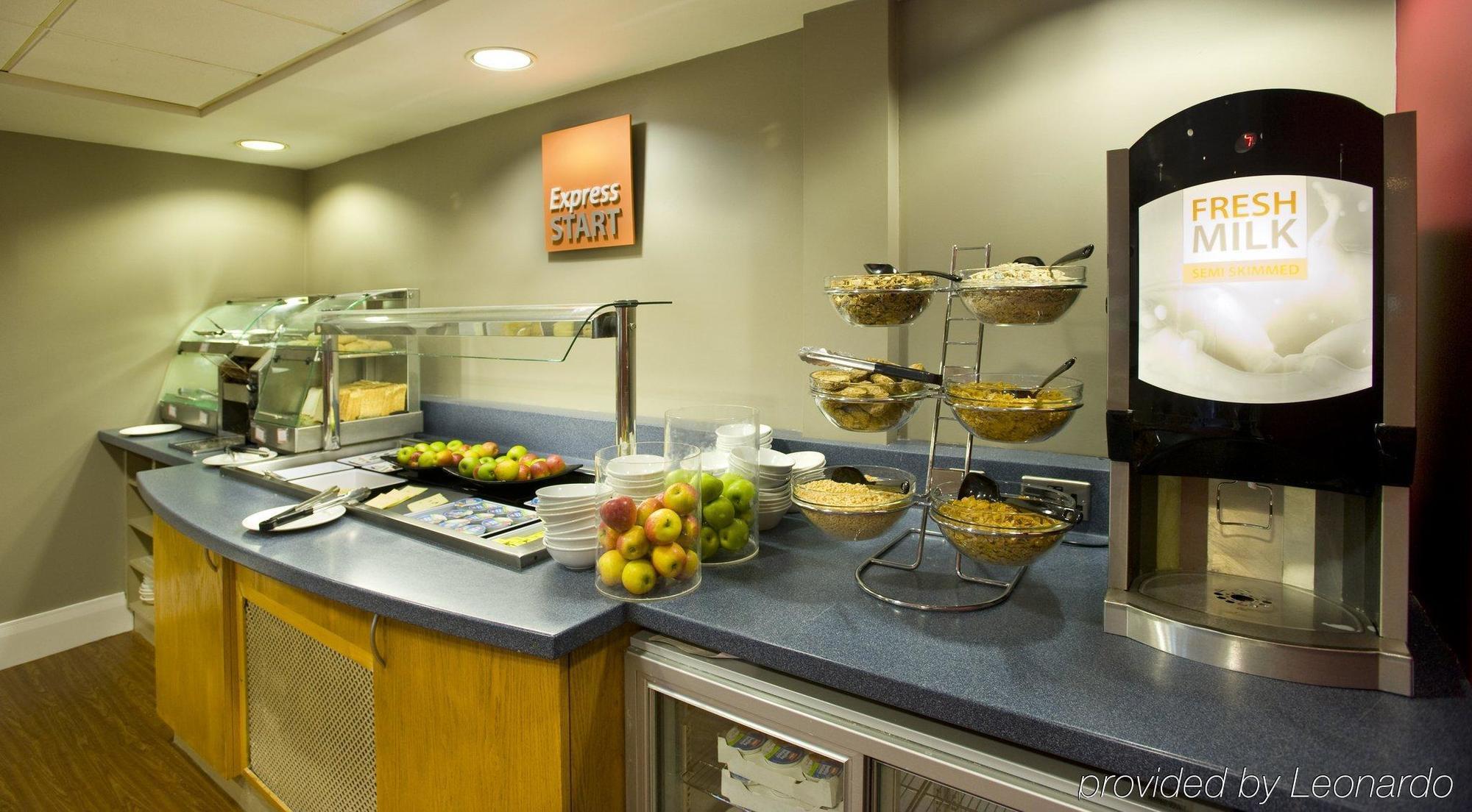 Holiday Inn Express Swansea East By Ihg Bagian luar foto
