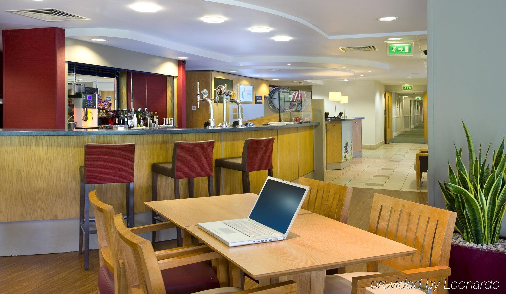 Holiday Inn Express Swansea East By Ihg Bagian luar foto