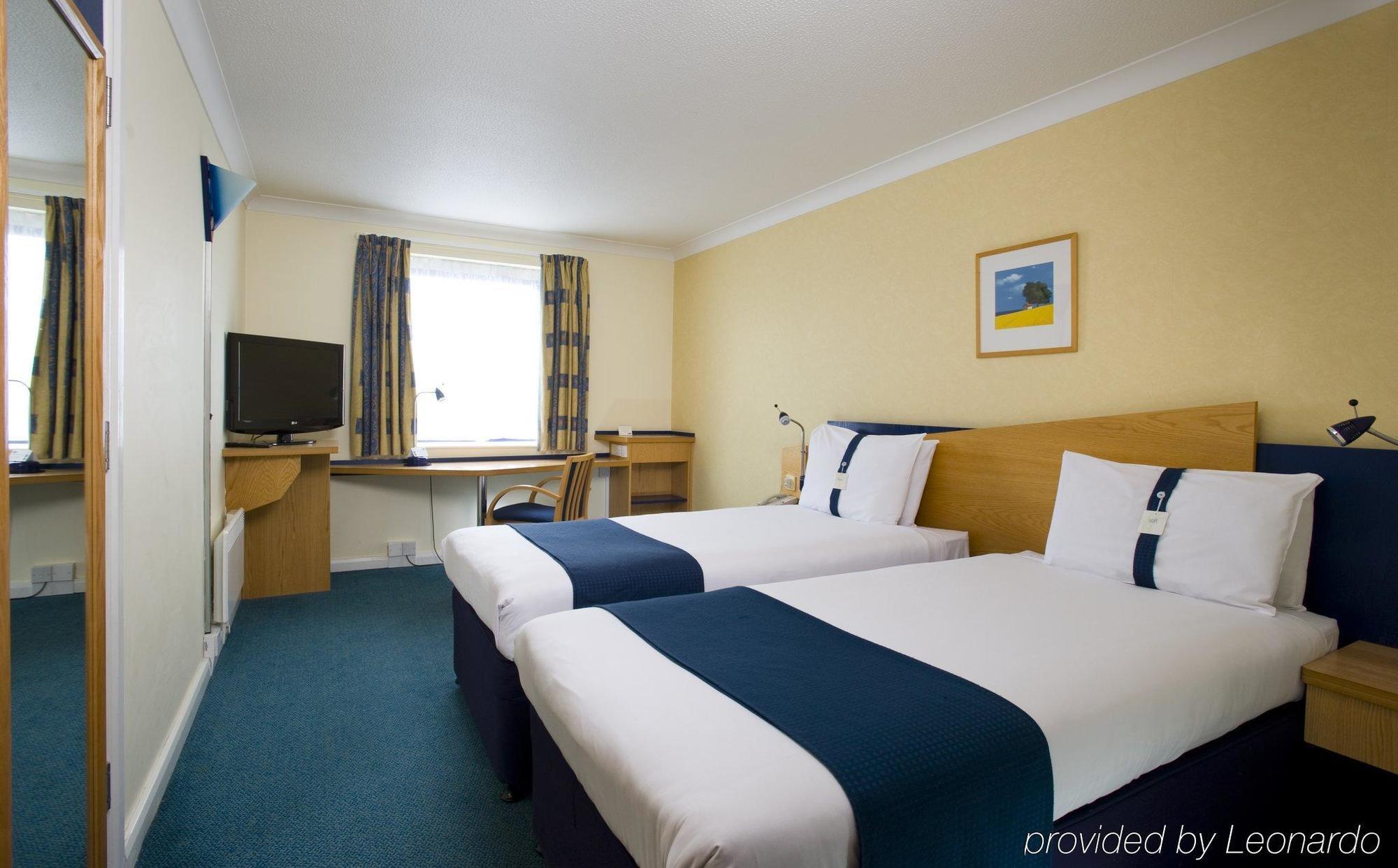 Holiday Inn Express Swansea East By Ihg Bagian luar foto