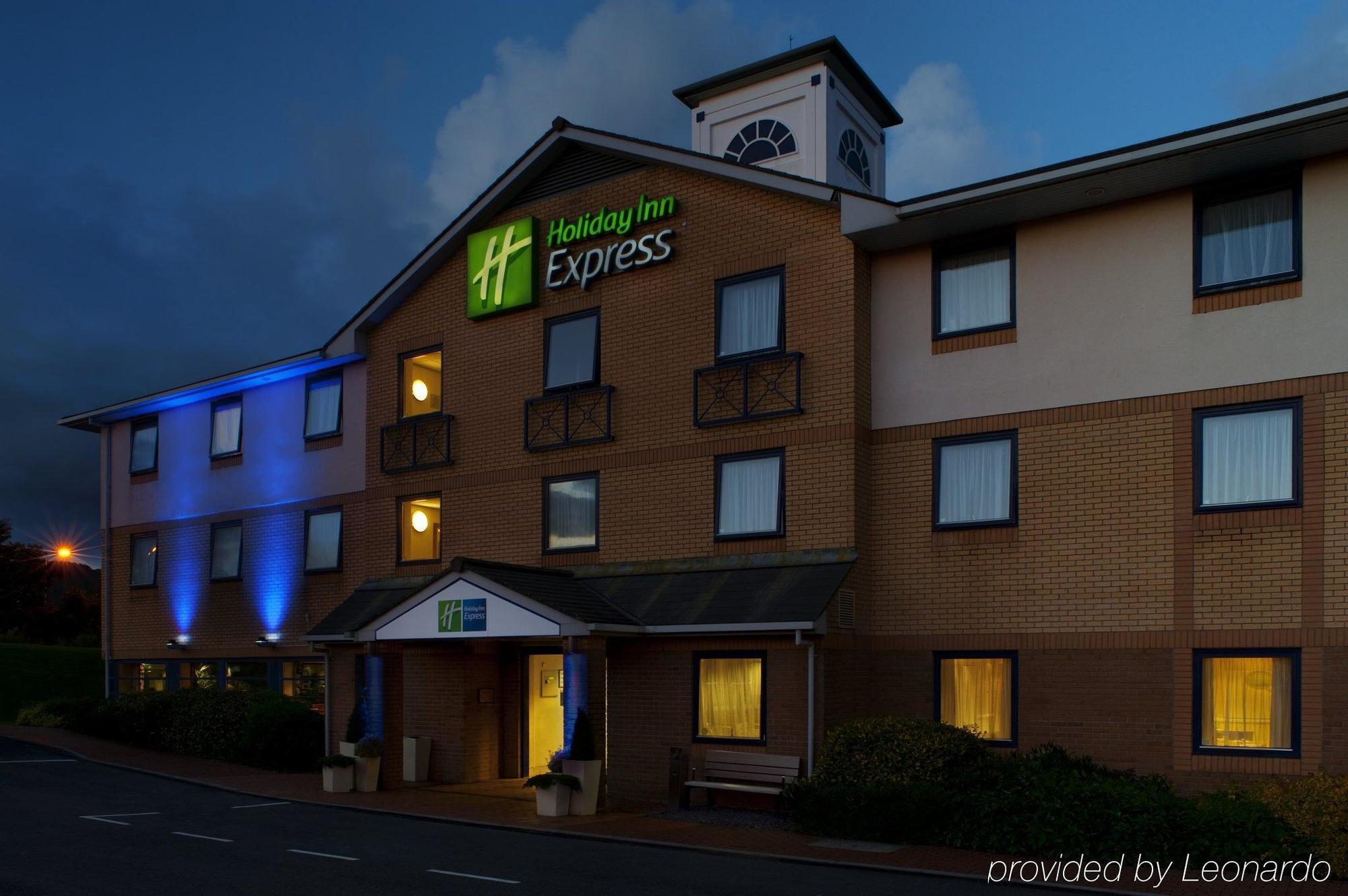 Holiday Inn Express Swansea East By Ihg Bagian luar foto