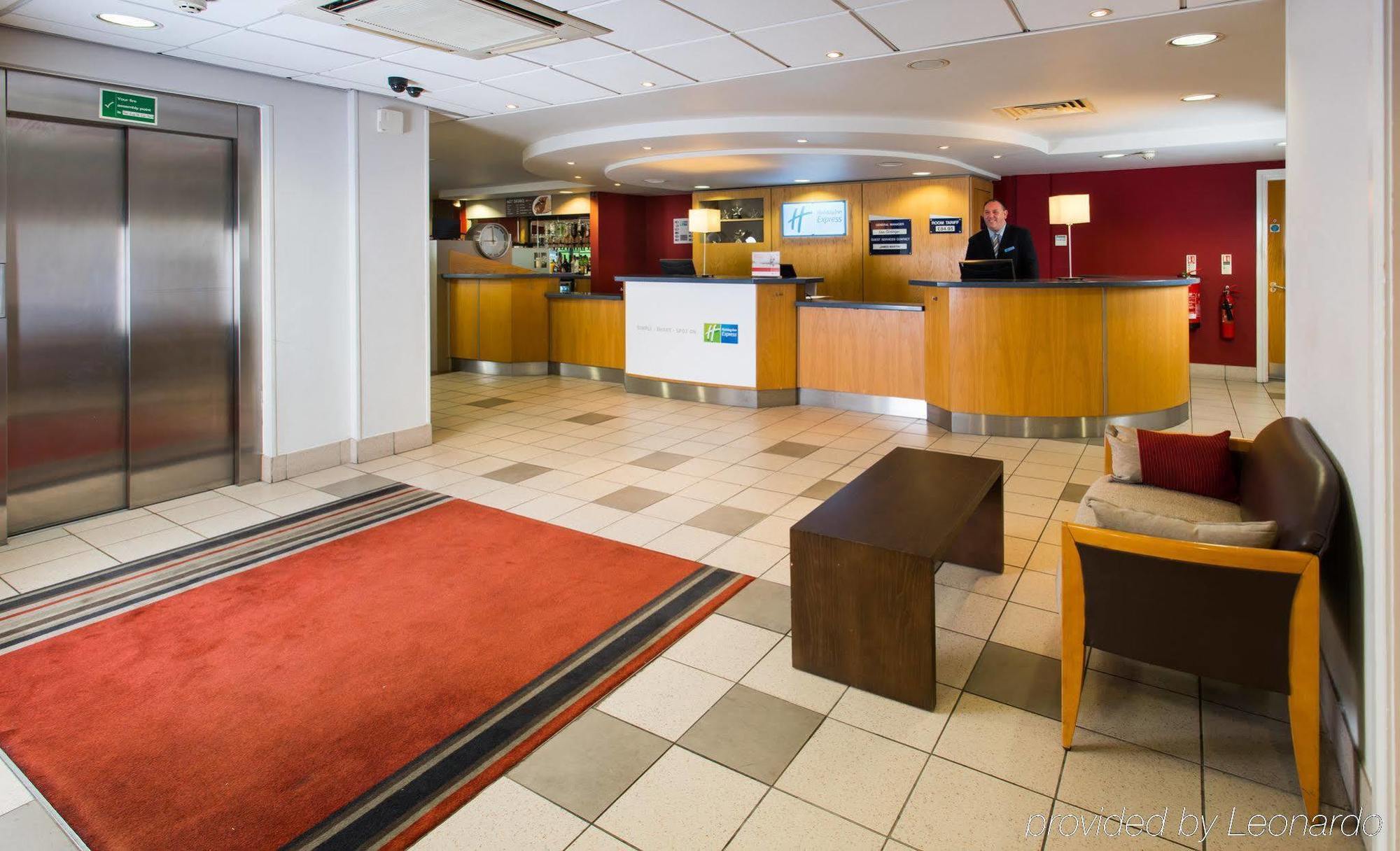 Holiday Inn Express Swansea East By Ihg Bagian luar foto