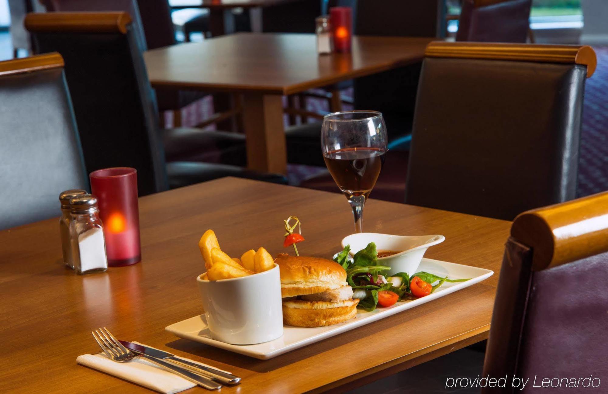 Holiday Inn Express Swansea East By Ihg Bagian luar foto