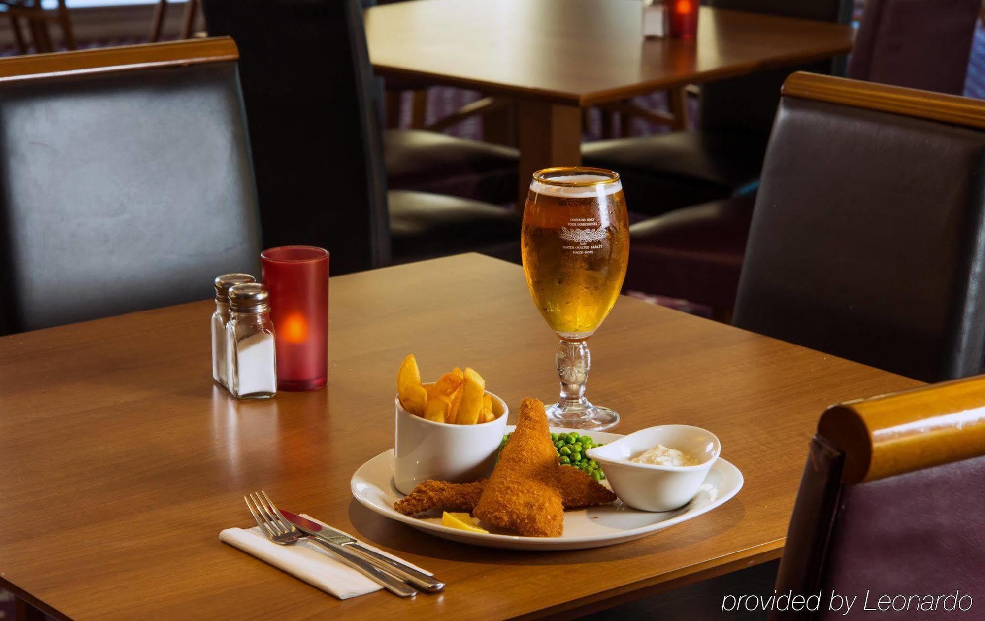 Holiday Inn Express Swansea East By Ihg Bagian luar foto