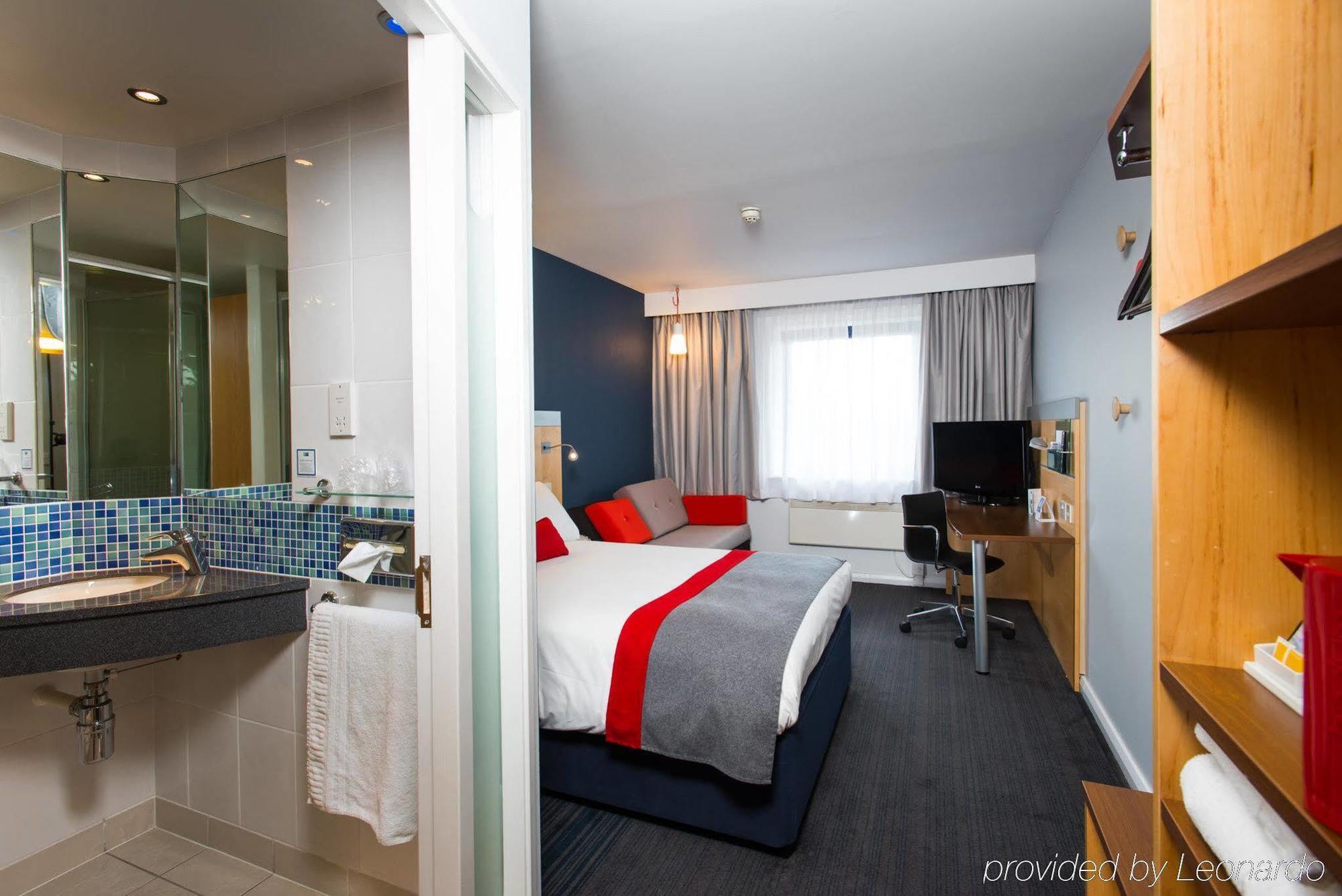 Holiday Inn Express Swansea East By Ihg Bagian luar foto