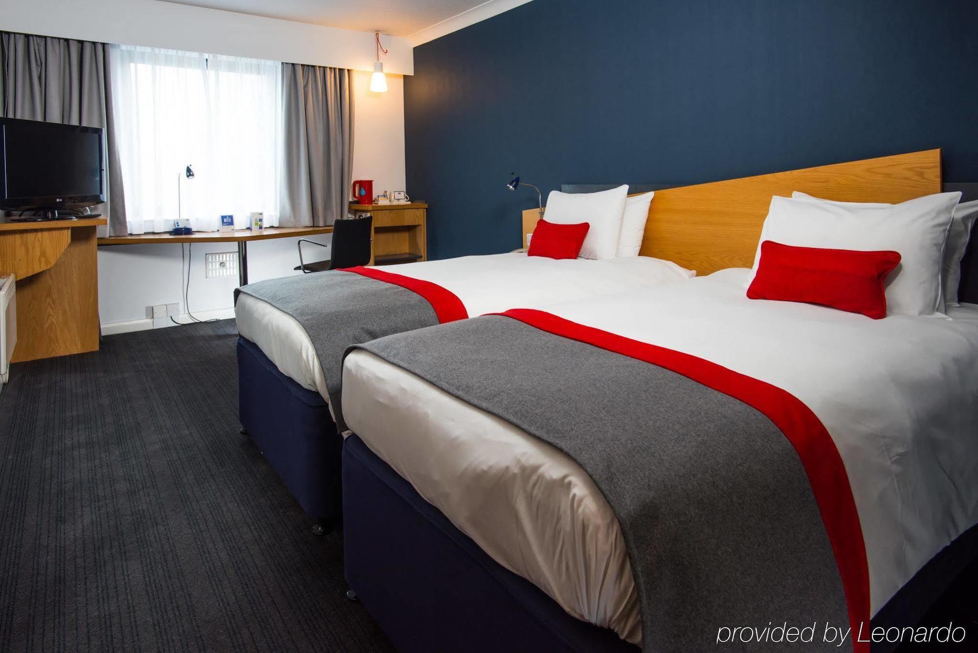 Holiday Inn Express Swansea East By Ihg Bagian luar foto