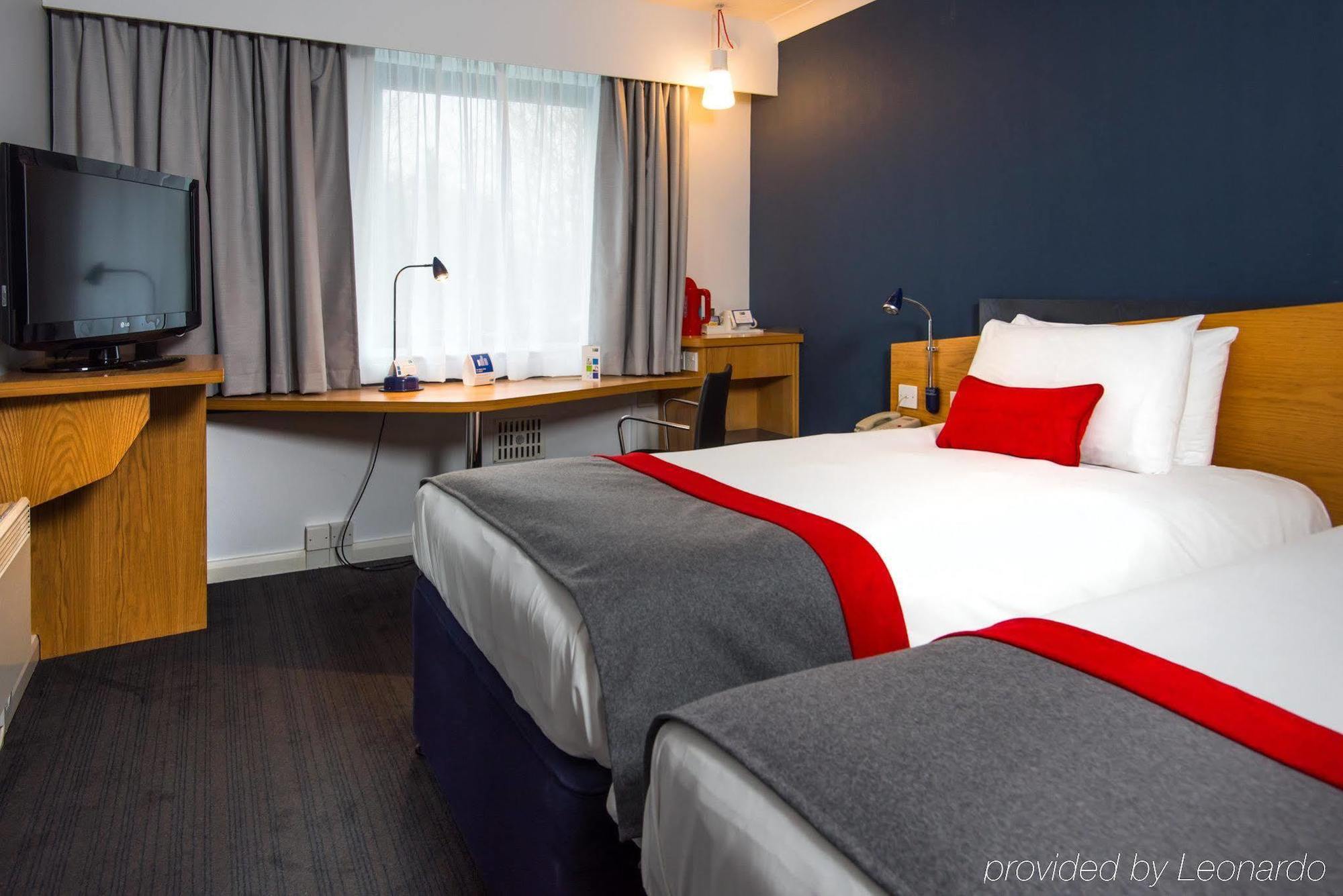 Holiday Inn Express Swansea East By Ihg Bagian luar foto