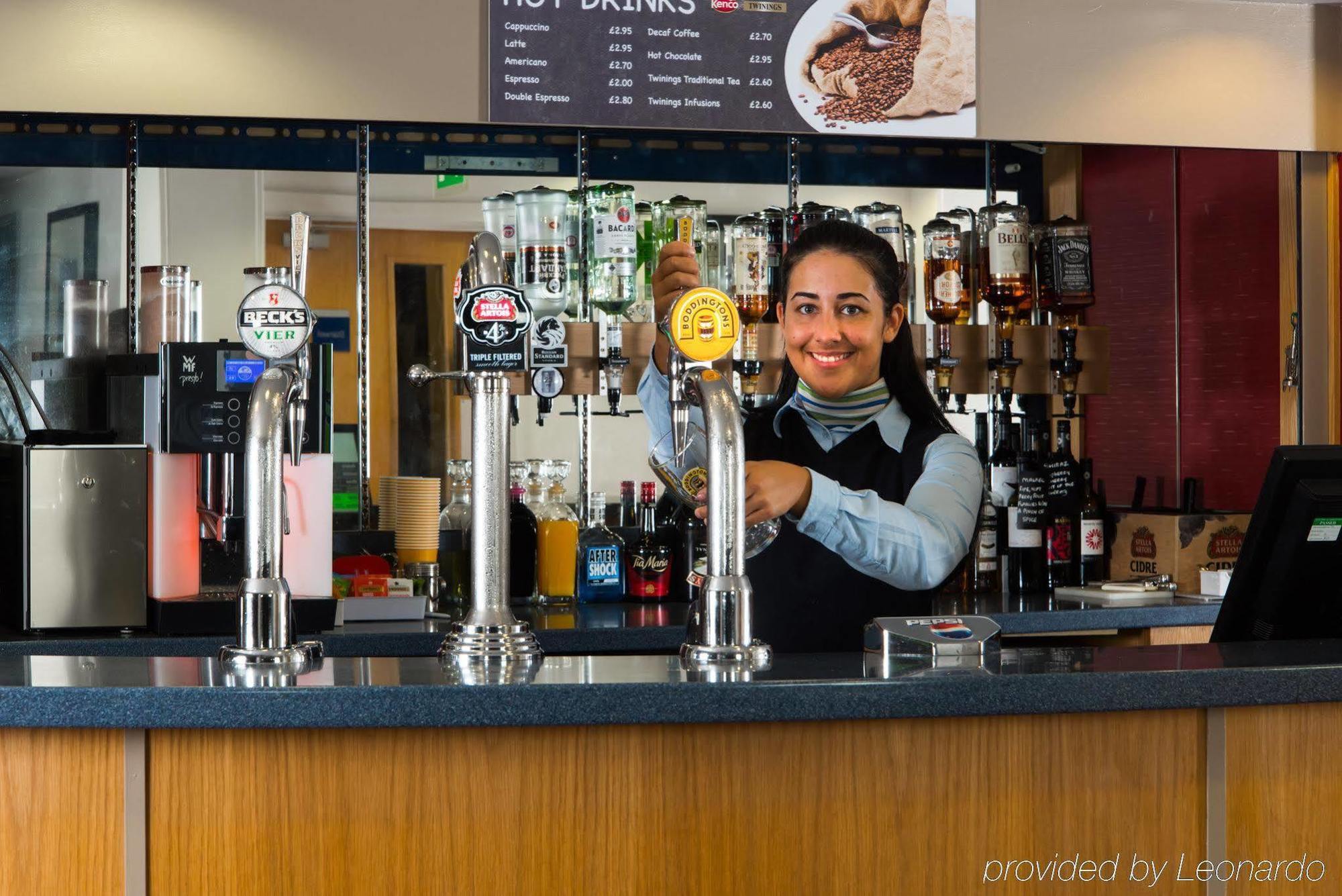 Holiday Inn Express Swansea East By Ihg Bagian luar foto