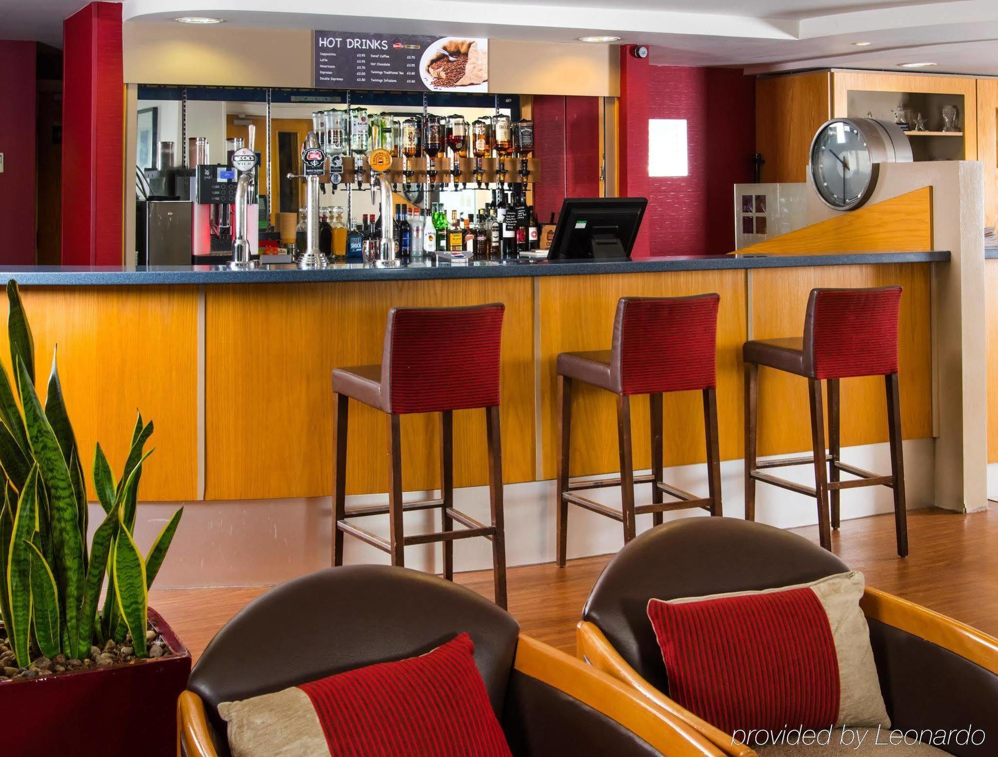 Holiday Inn Express Swansea East By Ihg Bagian luar foto