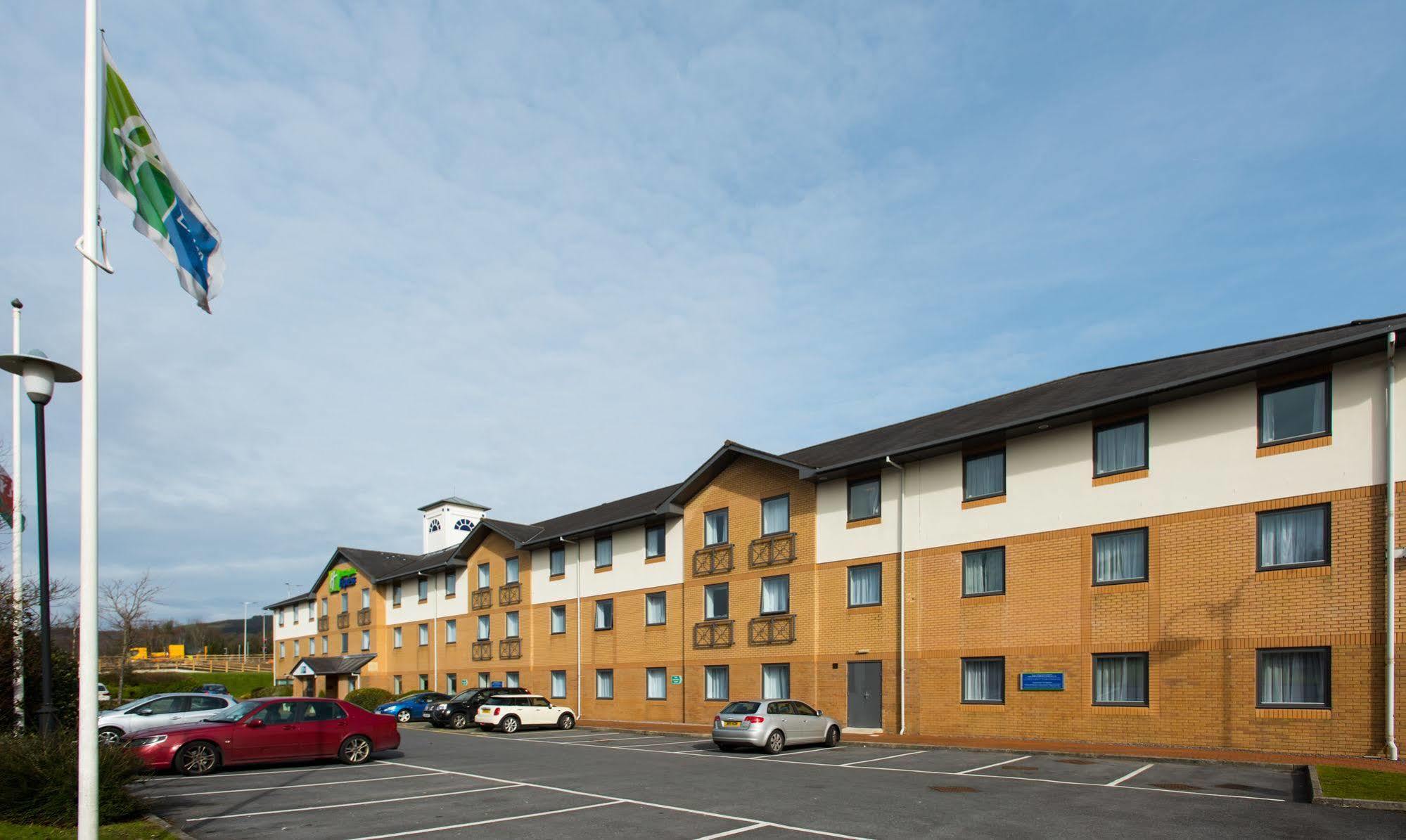 Holiday Inn Express Swansea East By Ihg Bagian luar foto