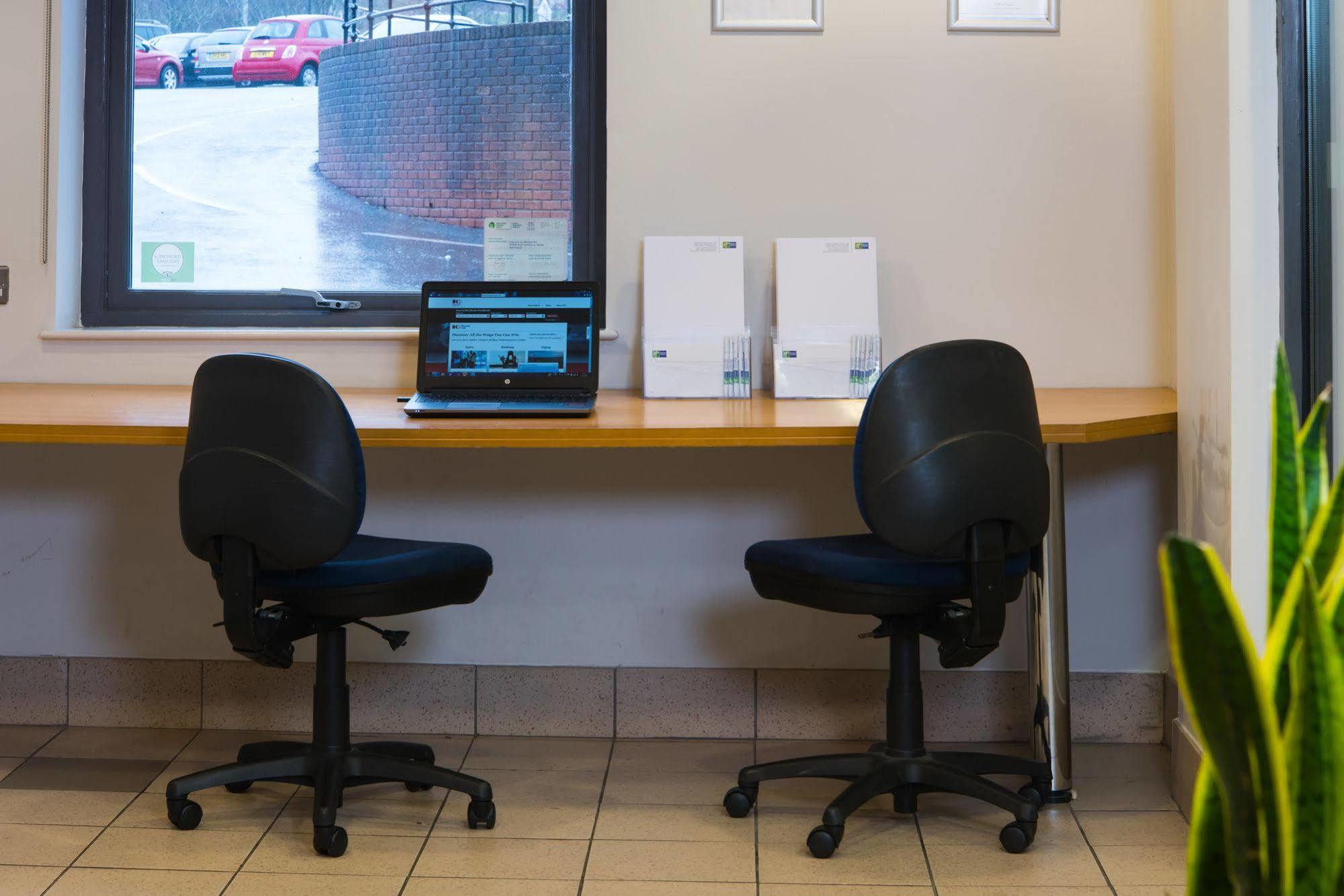 Holiday Inn Express Swansea East By Ihg Bagian luar foto